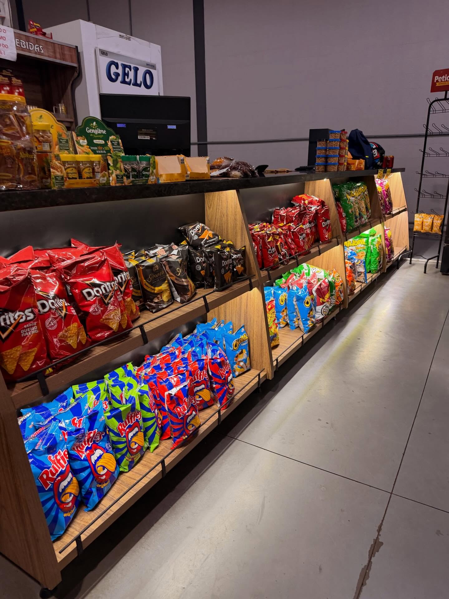 Expositor de snacks e produtos de empório
